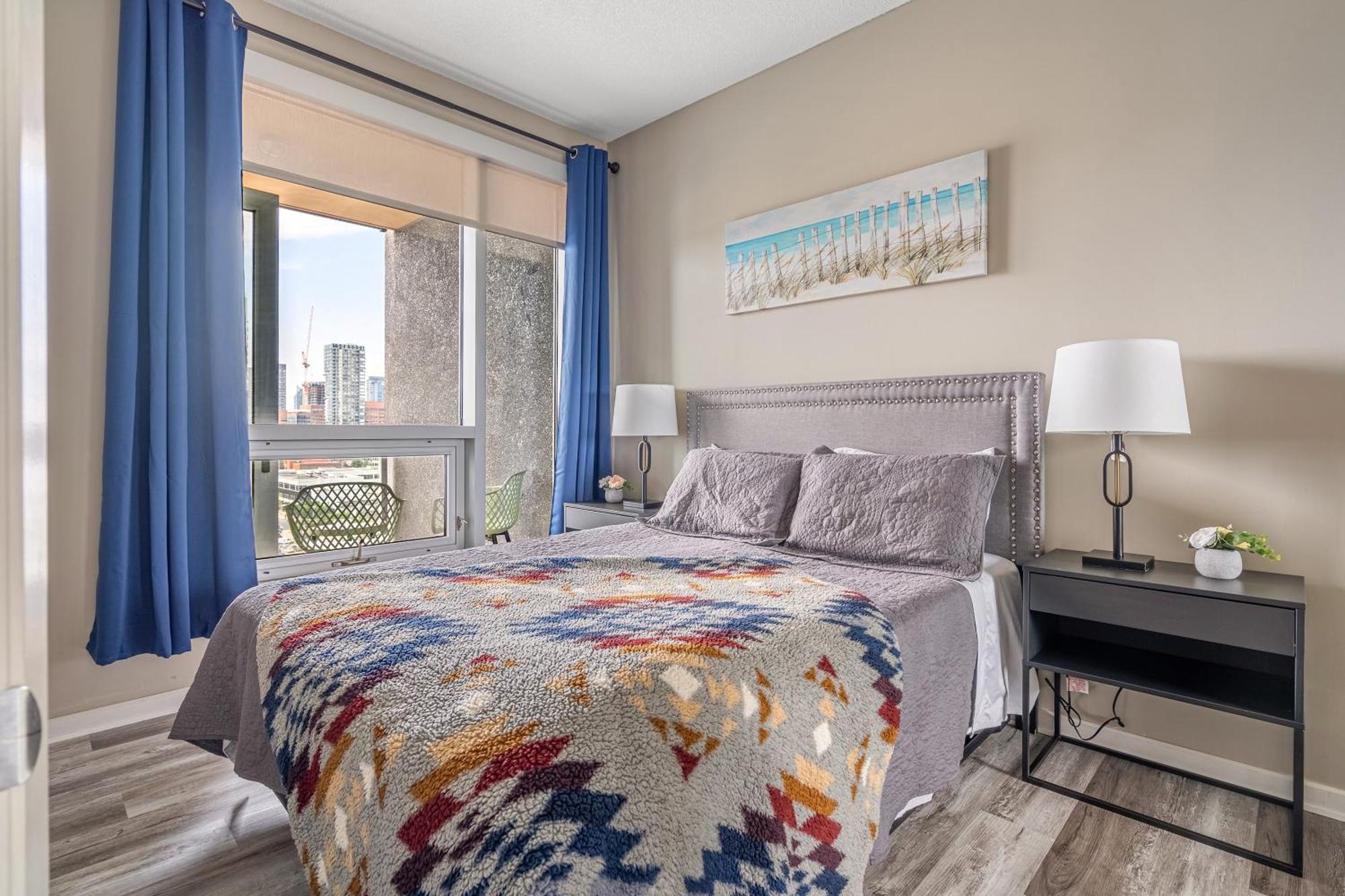 City Centre Retreat - 1Br Condo With Desk Calgary Exterior photo