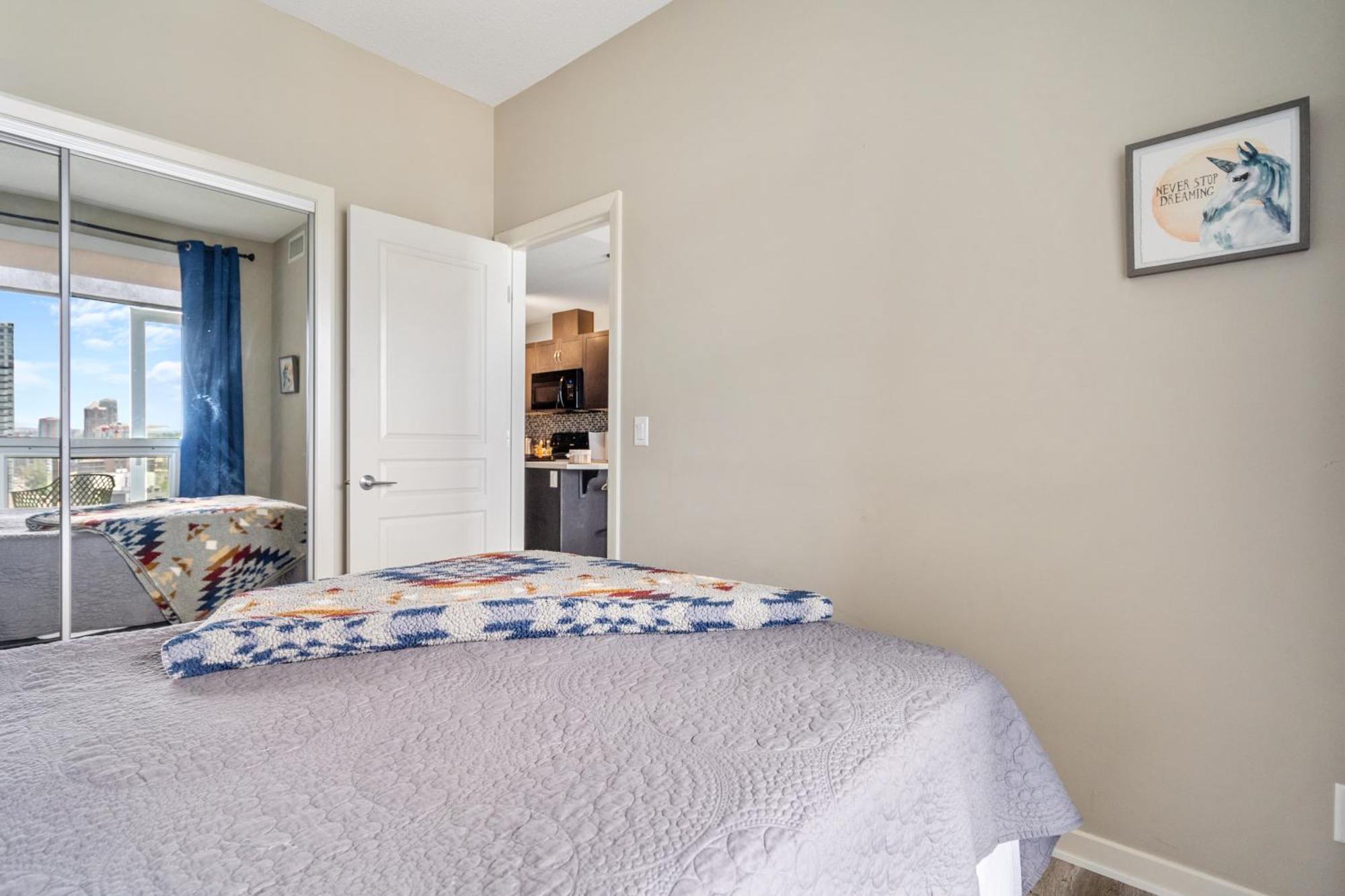 City Centre Retreat - 1Br Condo With Desk Calgary Exterior photo