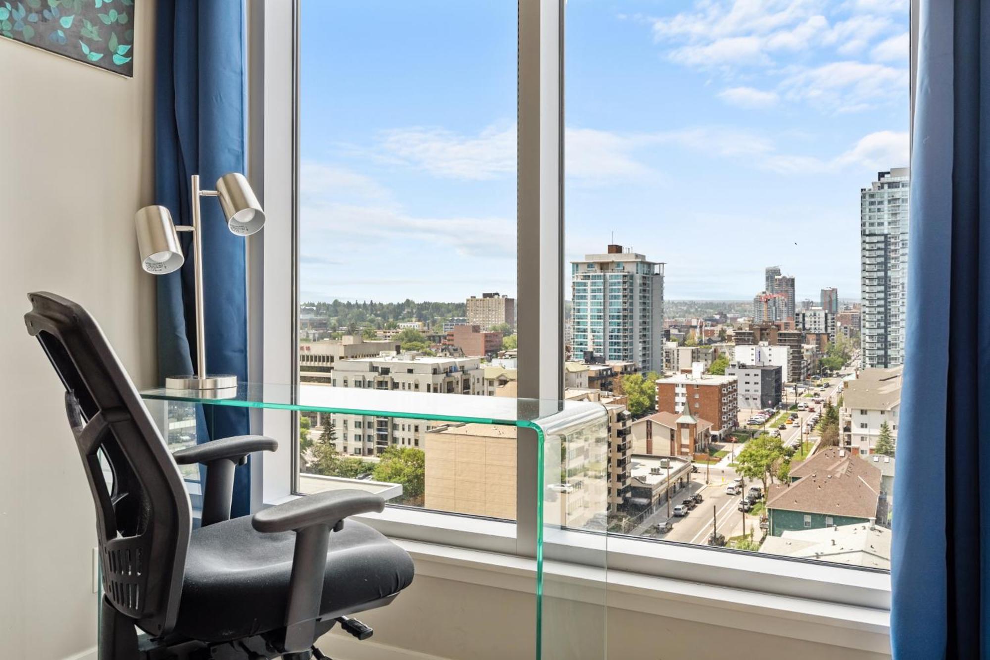 City Centre Retreat - 1Br Condo With Desk Calgary Exterior photo