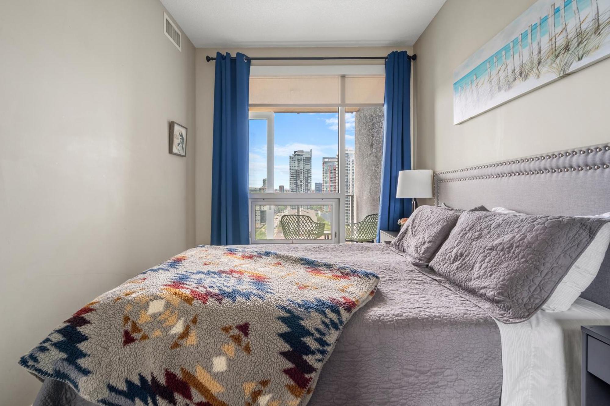 City Centre Retreat - 1Br Condo With Desk Calgary Exterior photo