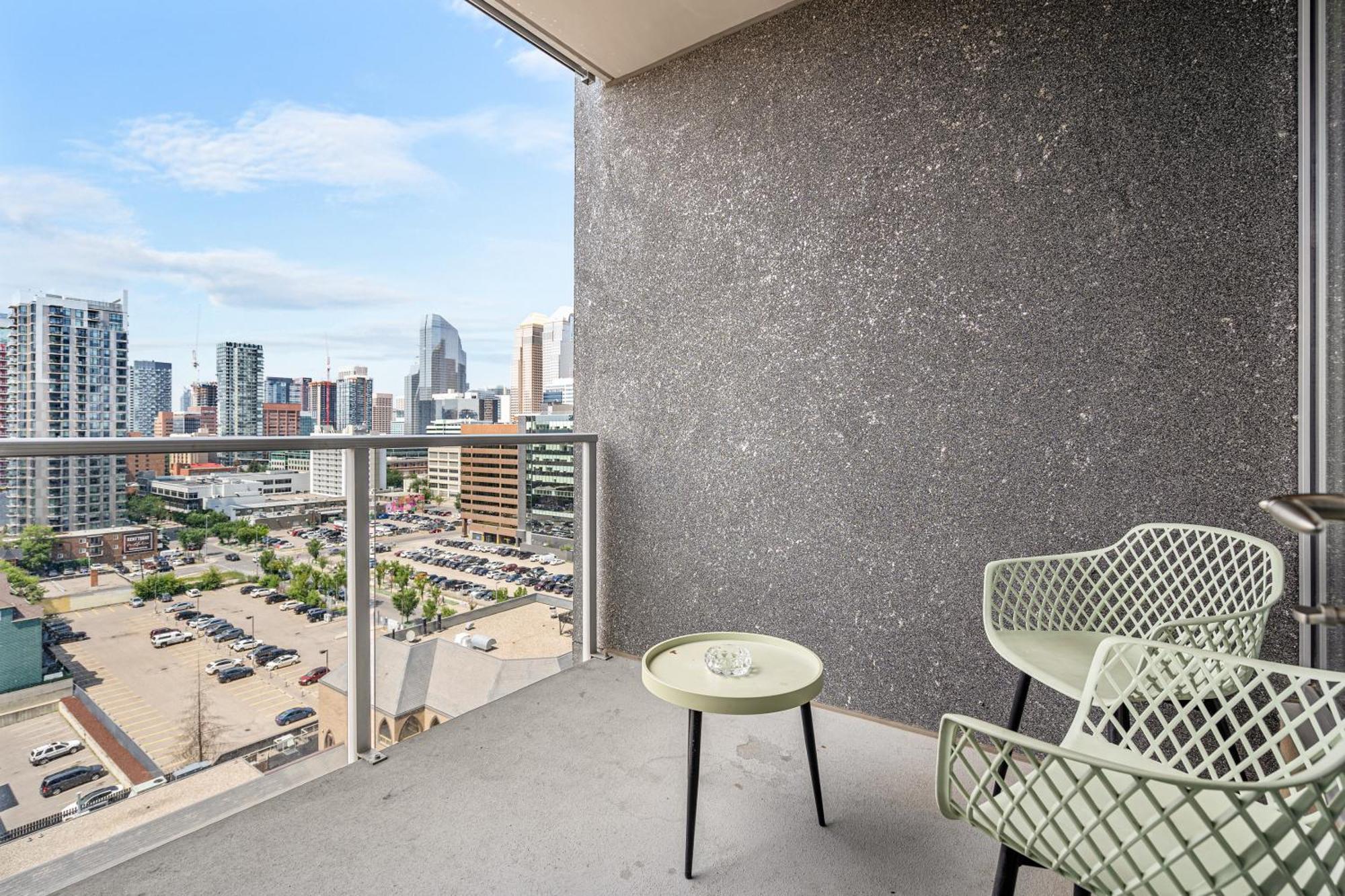 City Centre Retreat - 1Br Condo With Desk Calgary Exterior photo